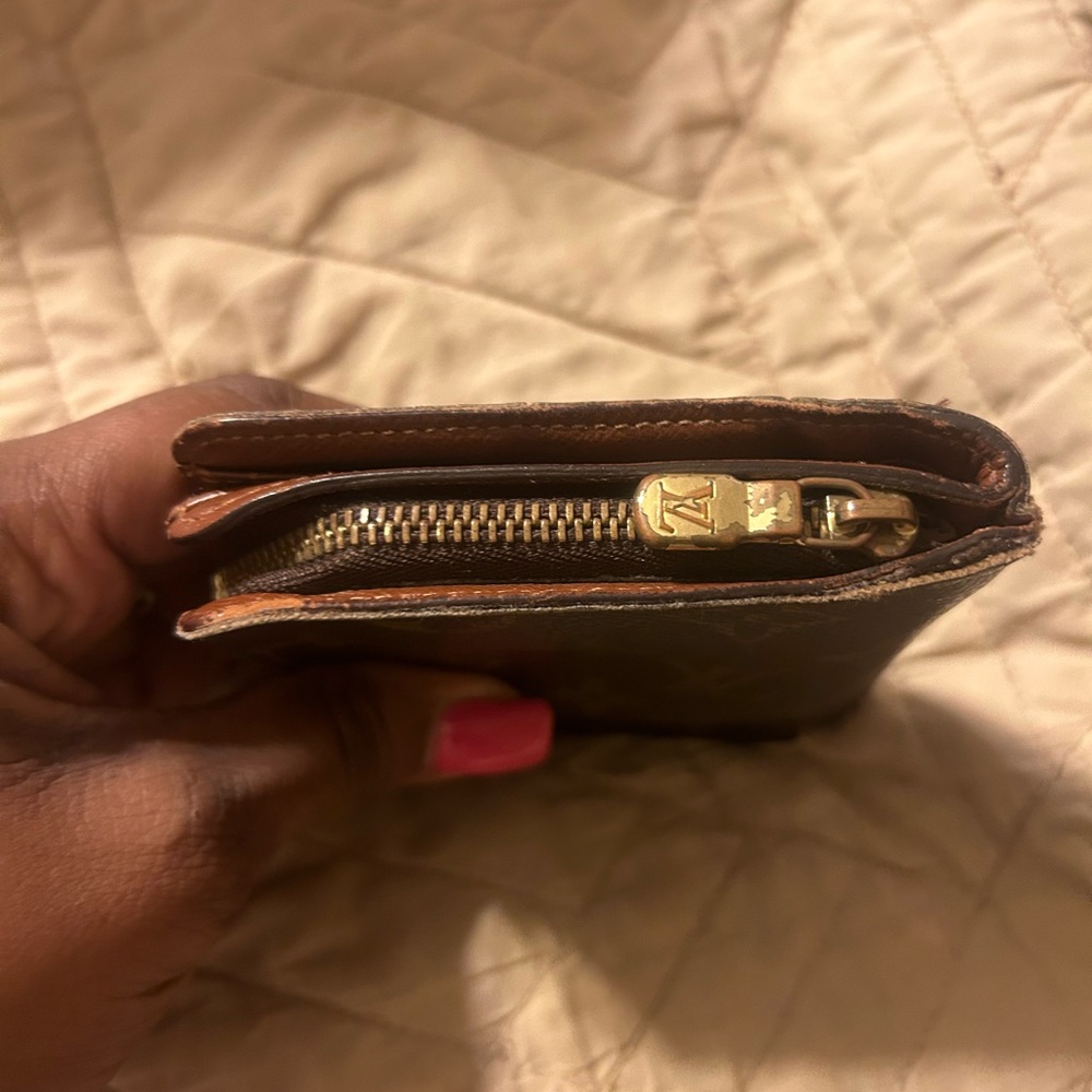Lv Wallet Pretty Good Condition Callout On The Co… - image 7